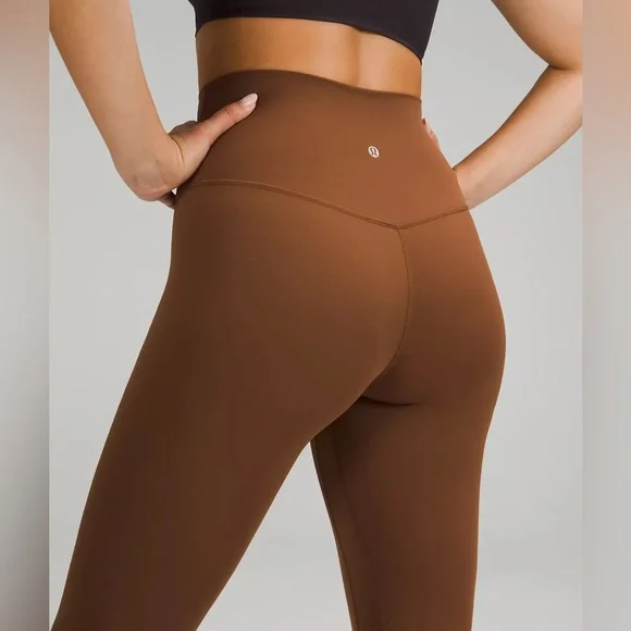 NWT Lululemon Align crop 21” size 6 - Picture 4 of 5